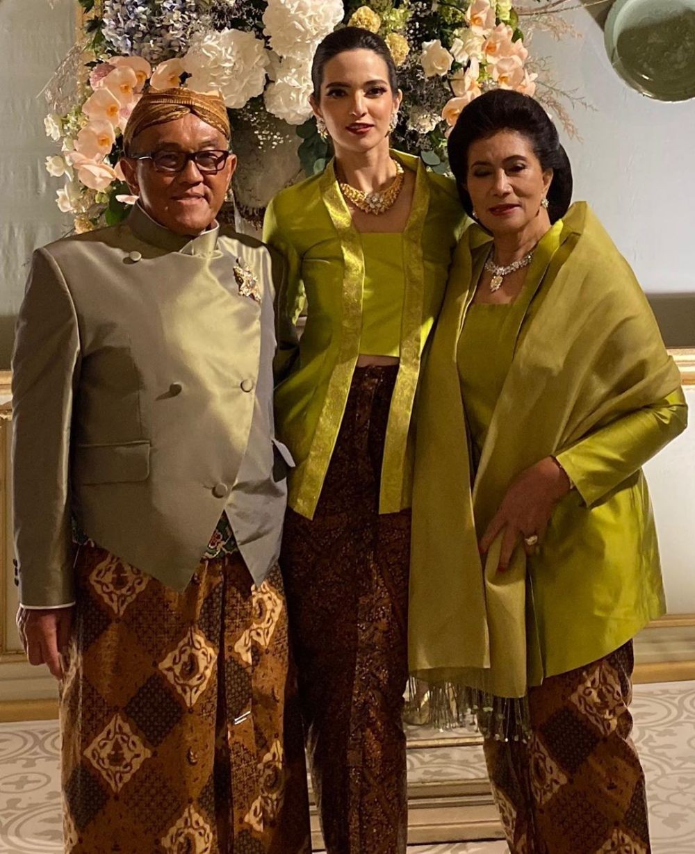 9 Pesona Artis saat Kenakan Kebaya, Makin Anggun dan Berkelas!