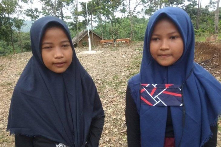 Ini Tiga Remaja Suku Baduy Muslim yang Kibarkan Merah Putih