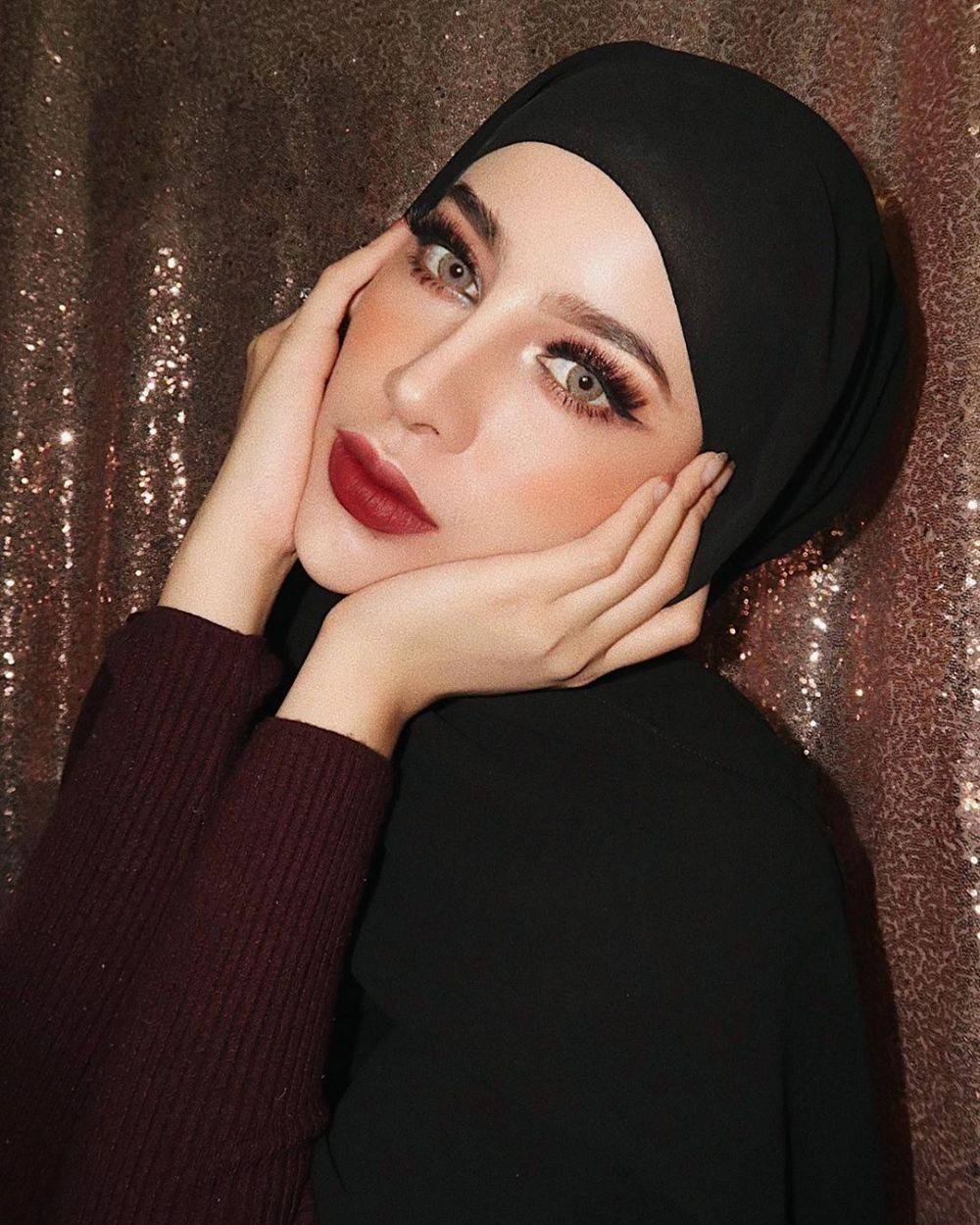 10 Inspirasi Makeup Bold Ala Aghnia Punjabi Yang Bikin Pangling