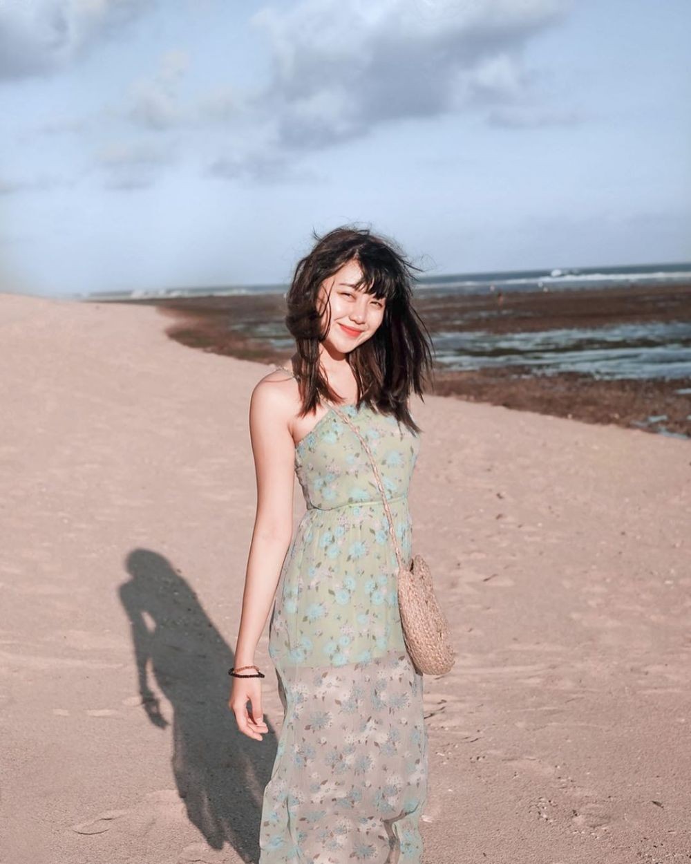 OOTD Liburan ala Ghea Indrawari, Banyak Inspirasi Outfit ke Pantai!