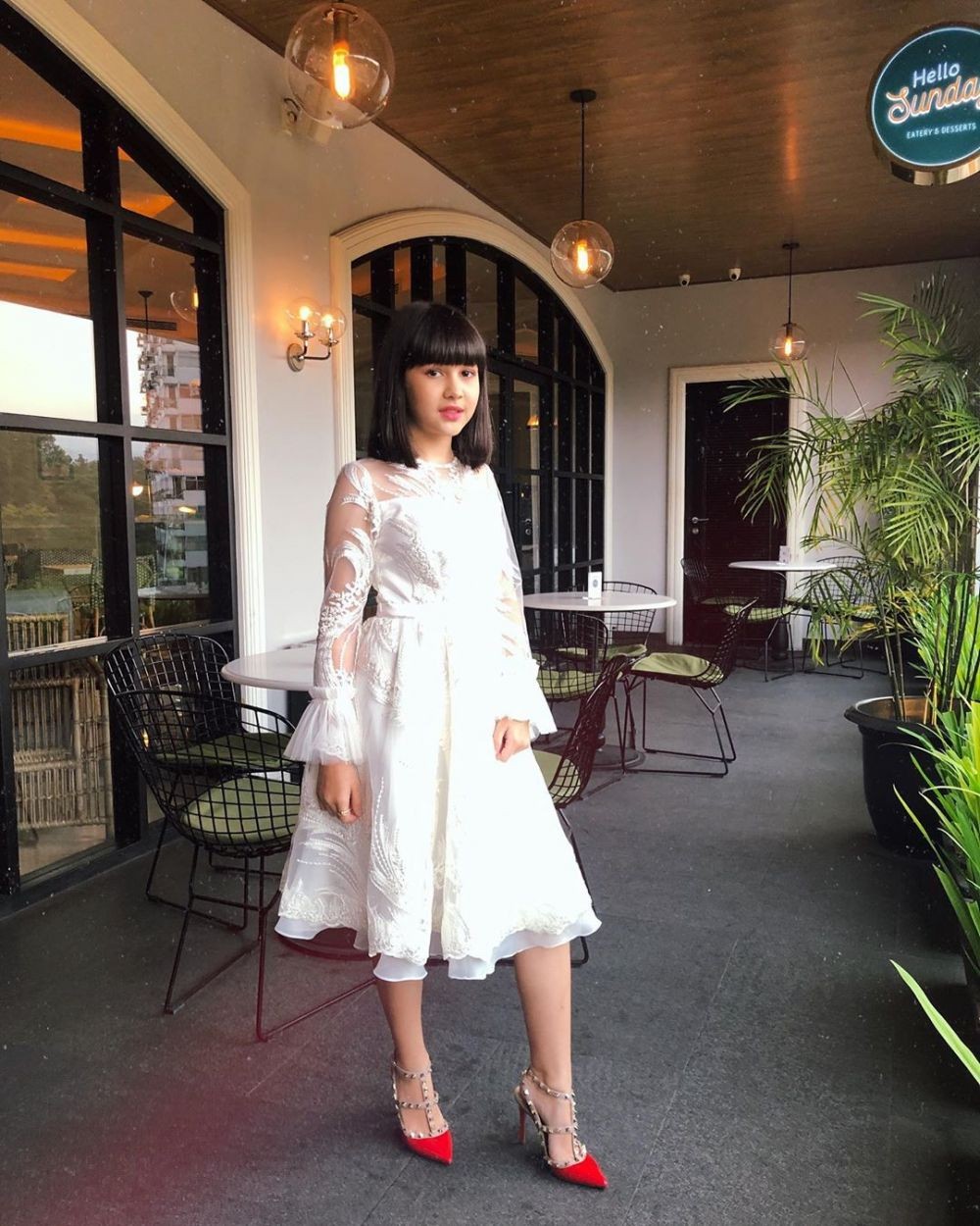 Kece Abis! 10 Potret Sandrinna Michelle Pamer Kaki Jenjang