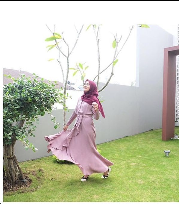 Sandang Status Ibu Pejabat, 10 Pesona Sonya Fatmala Makin Memesona