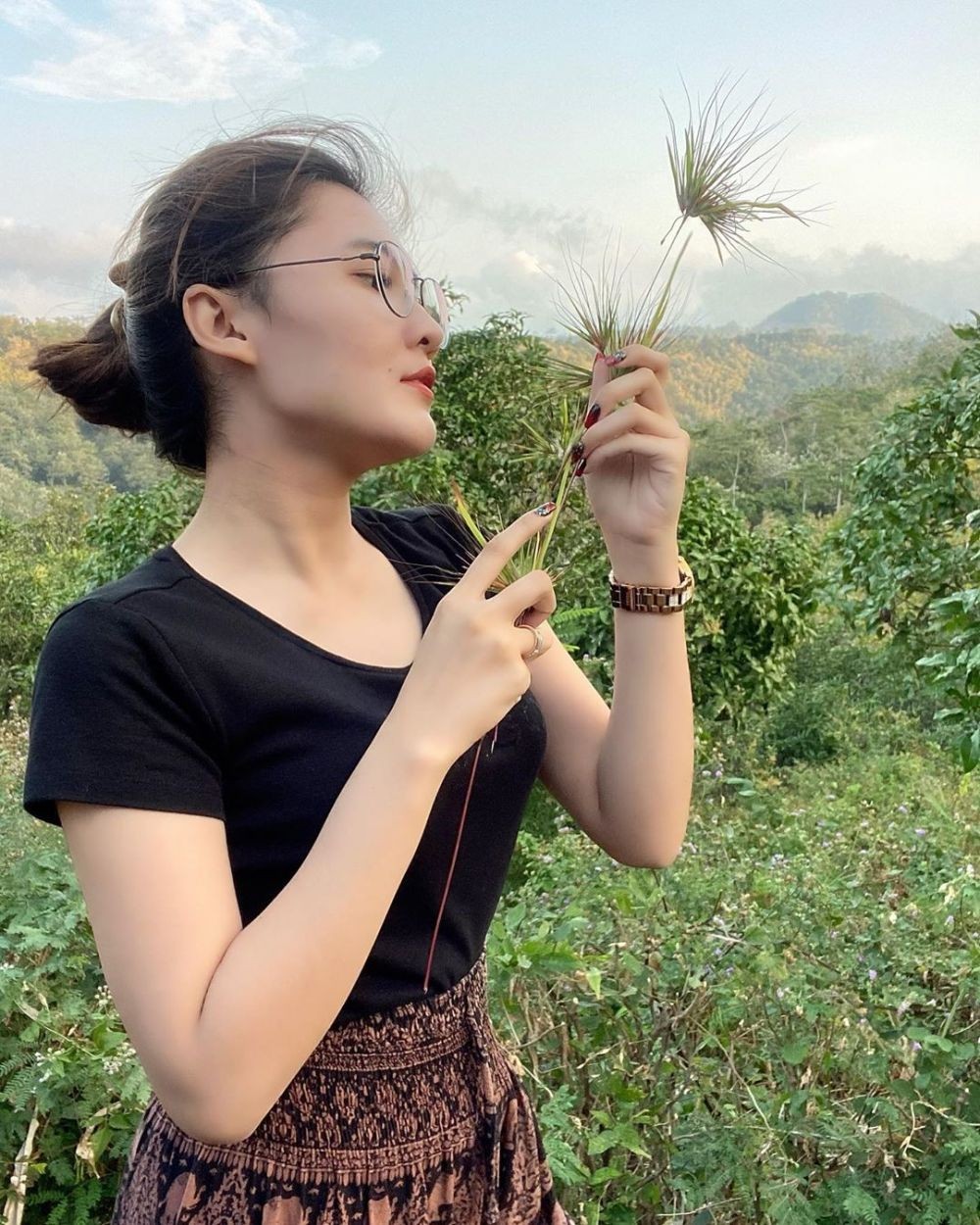 10 Potret Kece Istri Dory Harsa, Nella Kharisma ini Bikin Melting Abis