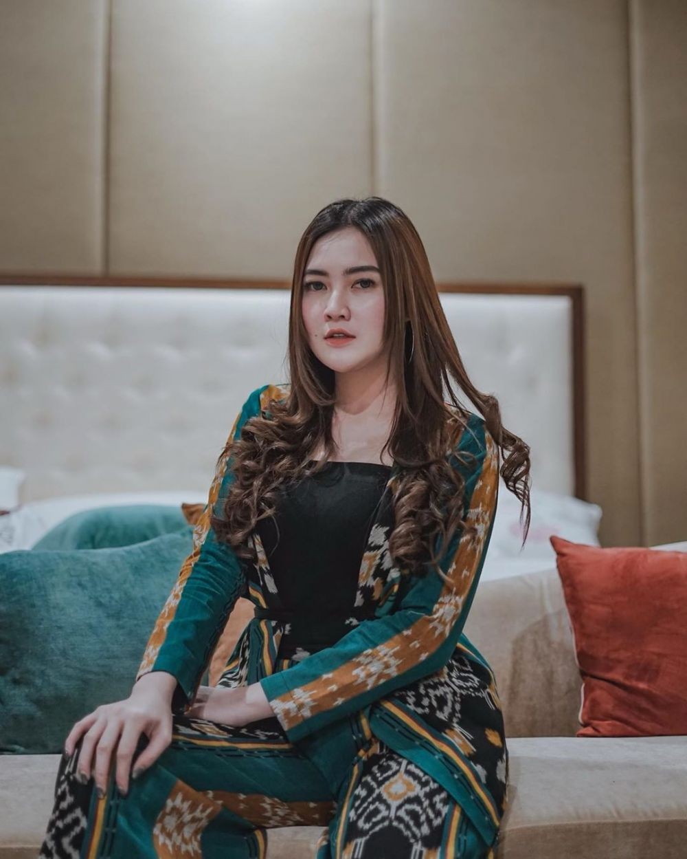 10 Potret Kece Istri Dory Harsa, Nella Kharisma ini Bikin Melting Abis