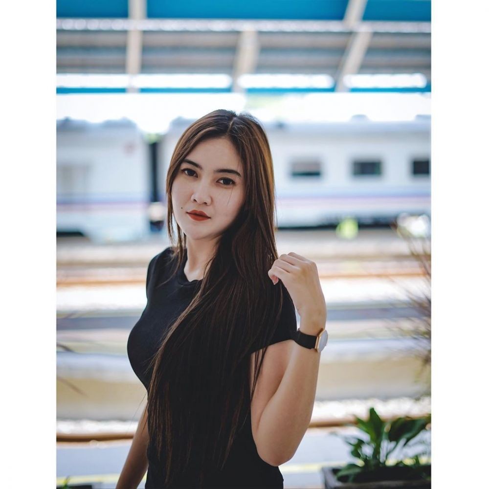 10 Potret Kece Istri Dory Harsa, Nella Kharisma ini Bikin Melting Abis