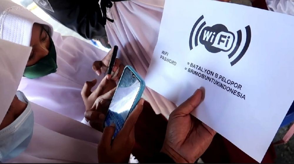 Kisah Satbrimob Polda Lampung Sedia WiFi Gratis Belajar Daring Siswa