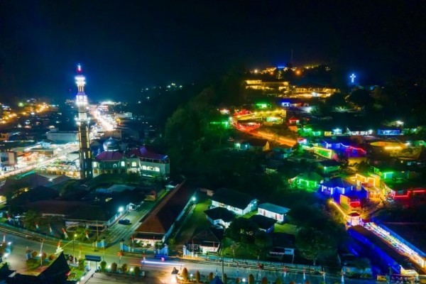 Instagramable Banget, Ini Potret Kampung Warna-warni di Parapat