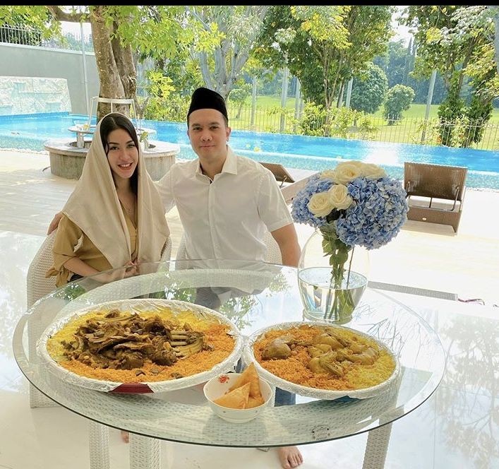 Beda Keyakinan, 8 Pasangan Artis Ini Tetap Kompak dan Mesra