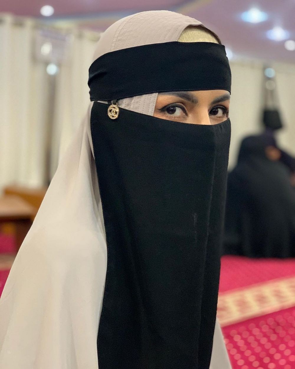 10 Potret Anggun Five Vi yang Mantap Bercadar, Kena Bully usai Hijrah