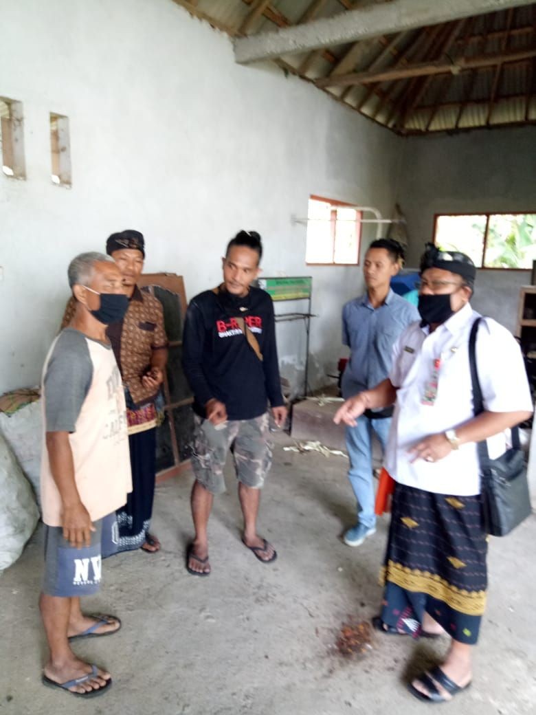 Kisah I Nyoman Relana, Pemulung Bergelar S2 di Tabanan Bali