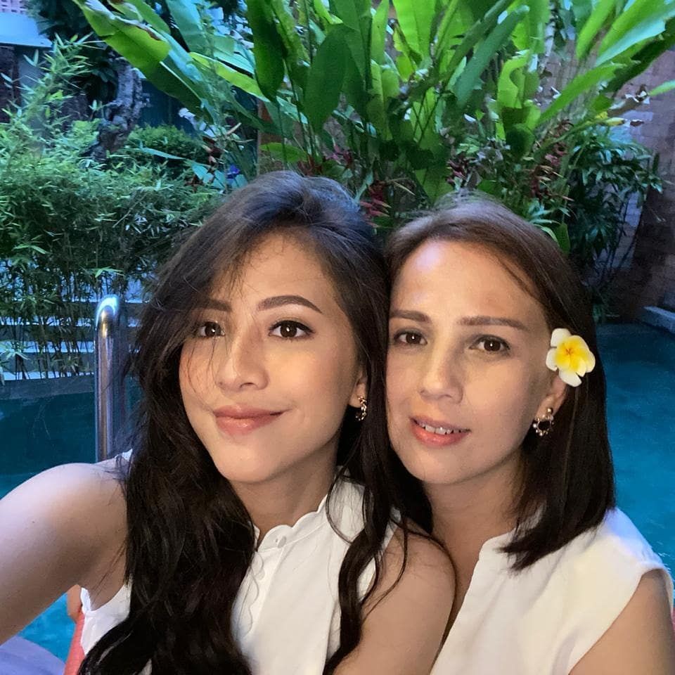 10 Potret Adhisty Zara dan Ibu yang Minta Netizen Setop Menghakimi
