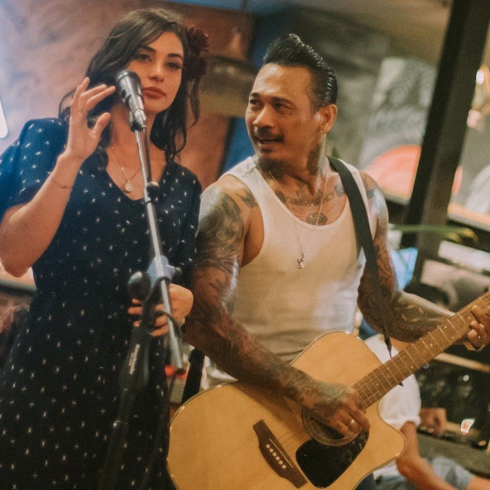 10 Momen Mesra Nora Alexandra Setia Menemani Jerinx saat Suka dan Duka