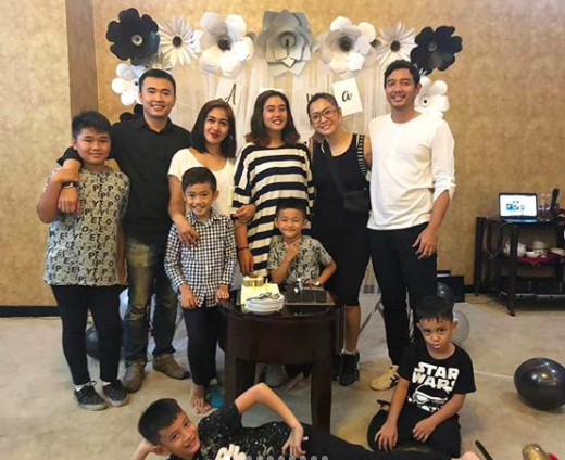 Ibu Tiri Idola, 10 Potret Manis Hesti Purwadinata dengan Athaya Alysha