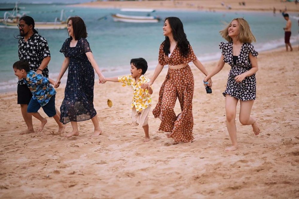 Keseruan Kakak Beradik! Ini 10 Potret Adhisty Zara dan Hasyakyla Utami