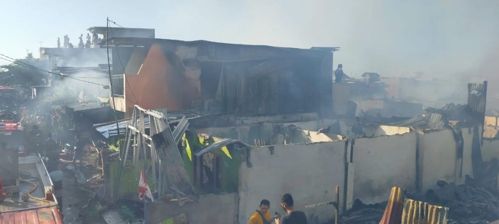 Kebakaran Melanda Pemukiman Padat Penduduk di Pannampu Makassar