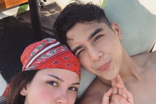 10 Gaya Pacaran Artis Muda yang Jadi Sorotan, So Sweet!