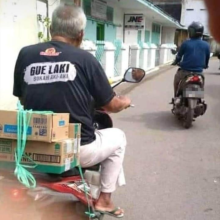 10 Potret Tulisan Kocak di Baju Kaus, Pengalaman Pribadi Ya?