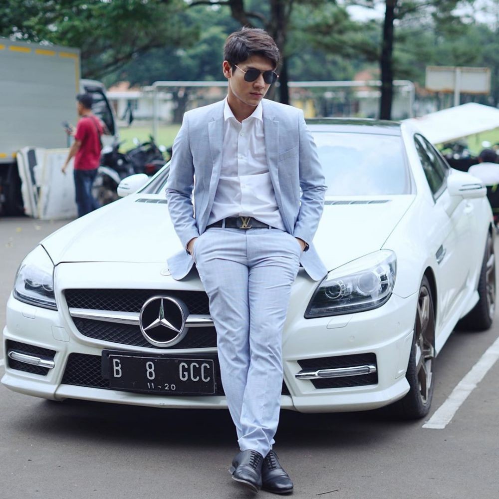 Gagah Banget dan Bikin Meleleh, 10 Potret Kece Rizky Billar Pakai Jas