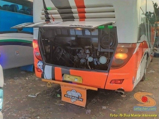 Gak Kalah dengan Truk, Ini 10 Tulisan Nyeleneh di Bagian Belakang Bus