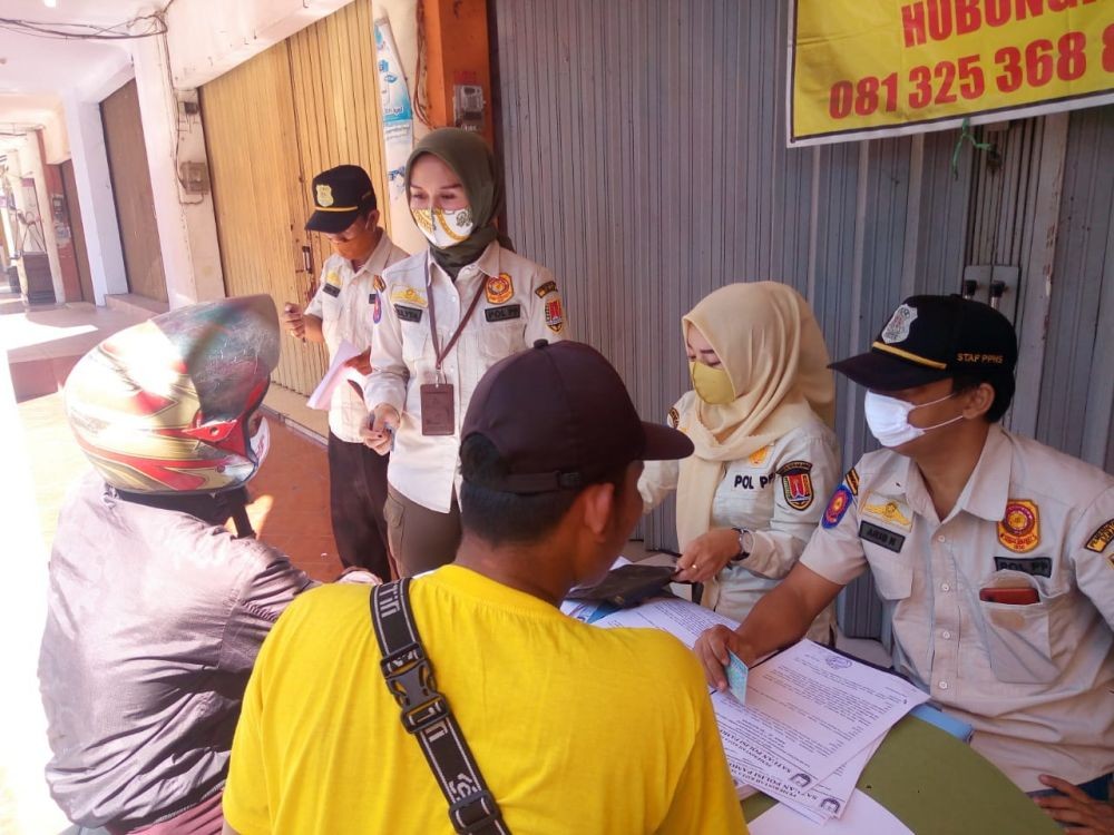 Nekat Tak Pakai Masker, 135 Warga Semarang Rela KTP Disita dan Menyapu