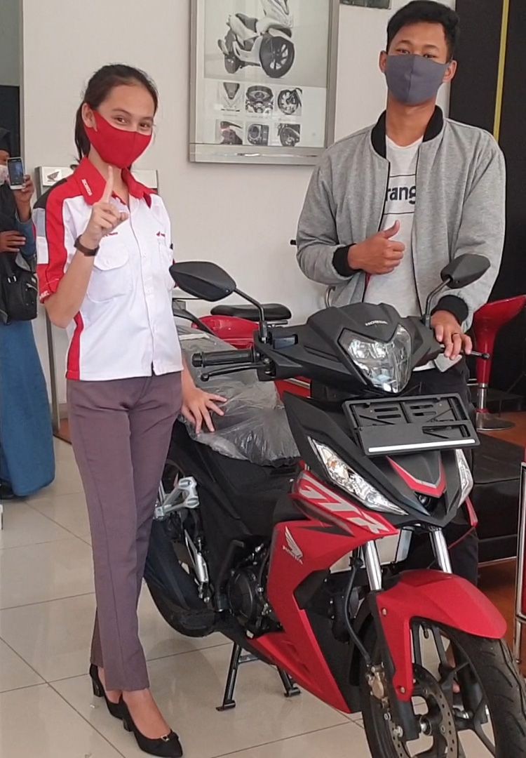 Kisah Pria Asal Palembang Beli Motor Honda Tunai Pakai Uang Receh