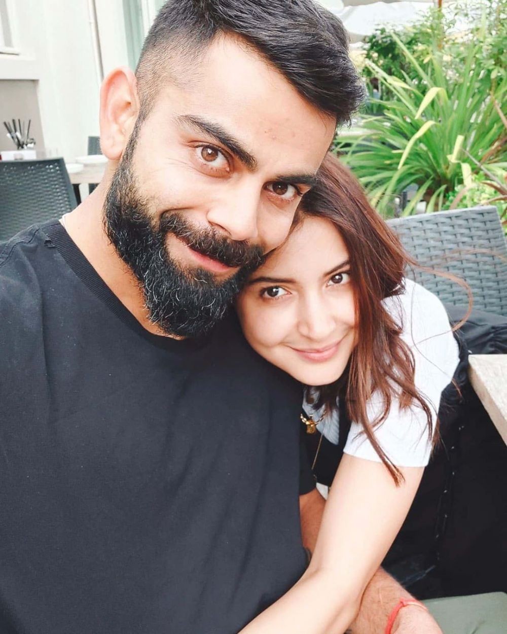 10 Kemesraan Anushka Sharma dan Virat Kohli, Lagi Hamil Tetap Intim
