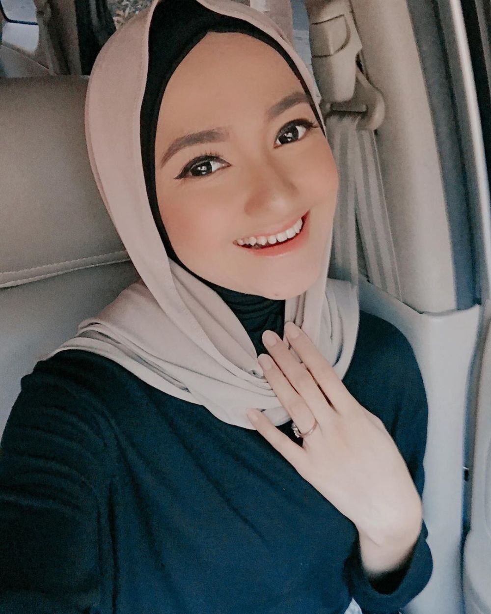 10 Potret Adem Marcella Simon, Jadi Mualaf dan Mantap Pakai Hijab