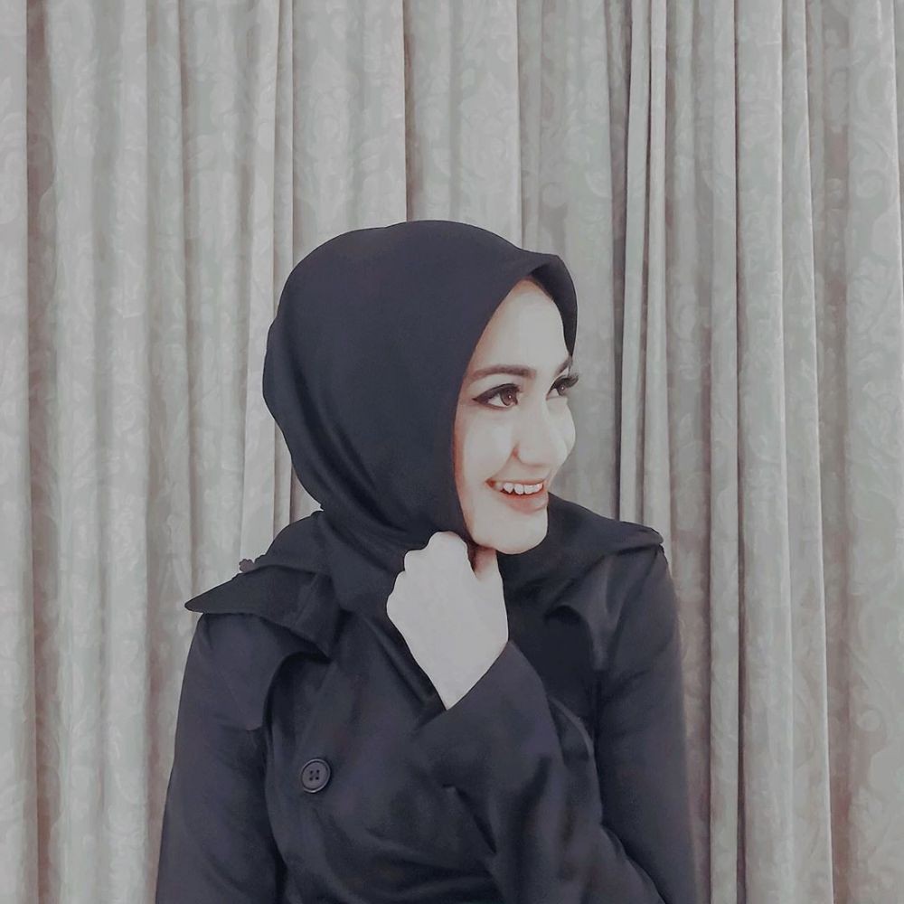 10 Potret Adem Marcella Simon, Jadi Mualaf dan Mantap Pakai Hijab