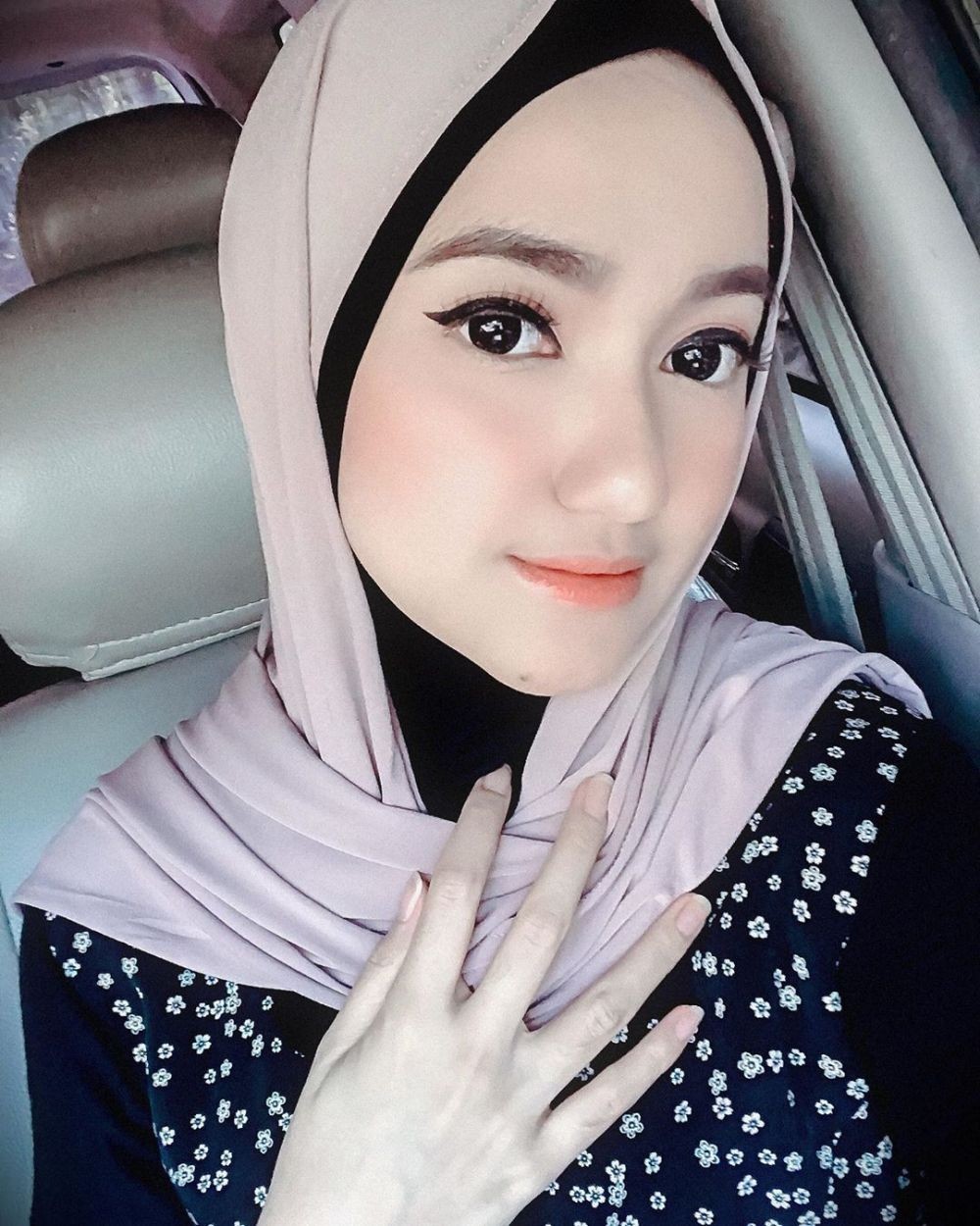 10 Potret Adem Marcella Simon, Jadi Mualaf dan Mantap Pakai Hijab