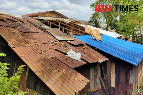 Bedah Rumah, Atap Bocor Tiap Hujan Nenek Asniah Terpaksa Mengungsi