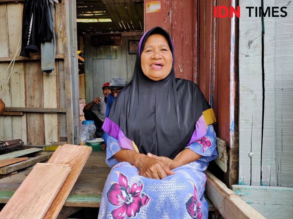 Bedah Rumah, Atap Bocor Tiap Hujan Nenek Asniah Terpaksa Mengungsi  