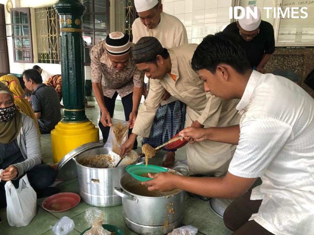 Tradisi 10 Muharam di Palembang, Berbagi Bubur Suro untuk Anak Yatim