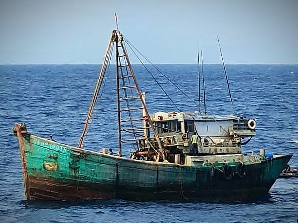 Diberi Tembakan Peringatan, Nelayan Vietnam Menyerahkan Diri