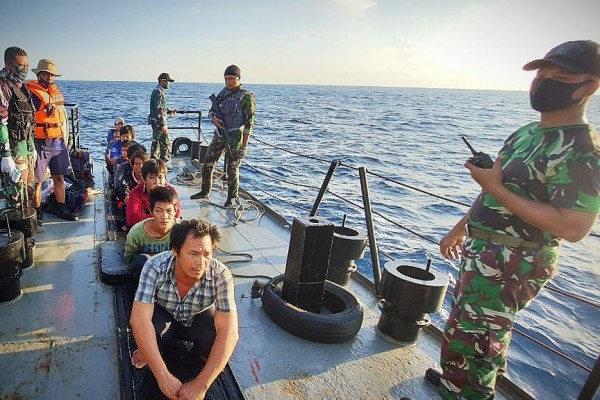 Diberi Tembakan Peringatan, Nelayan Vietnam Menyerahkan Diri