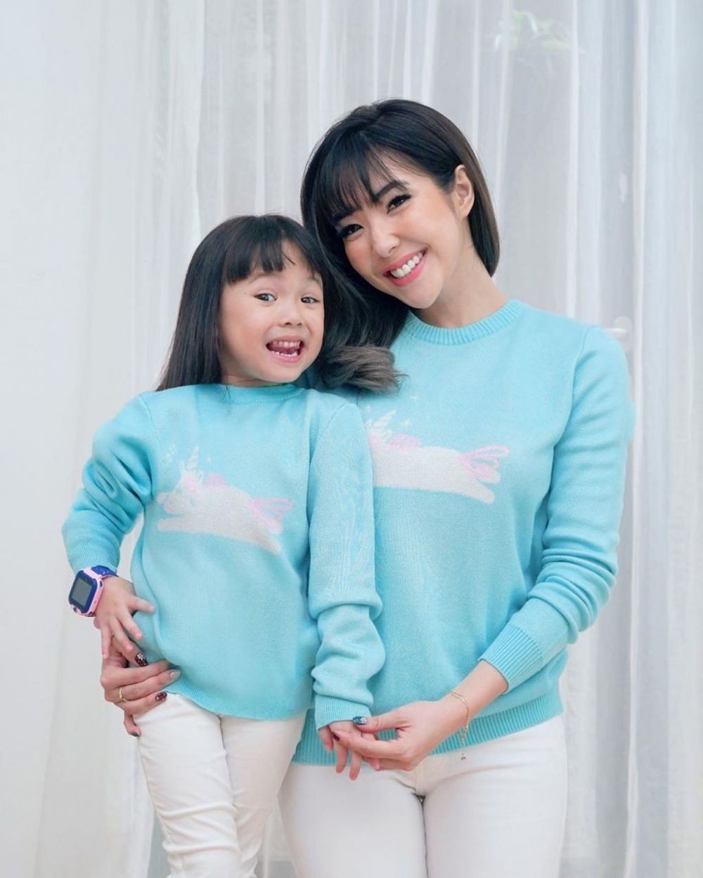 Bajunya Sering Kembaran, 11 OOTD Gisella Anastasia dan Gempita