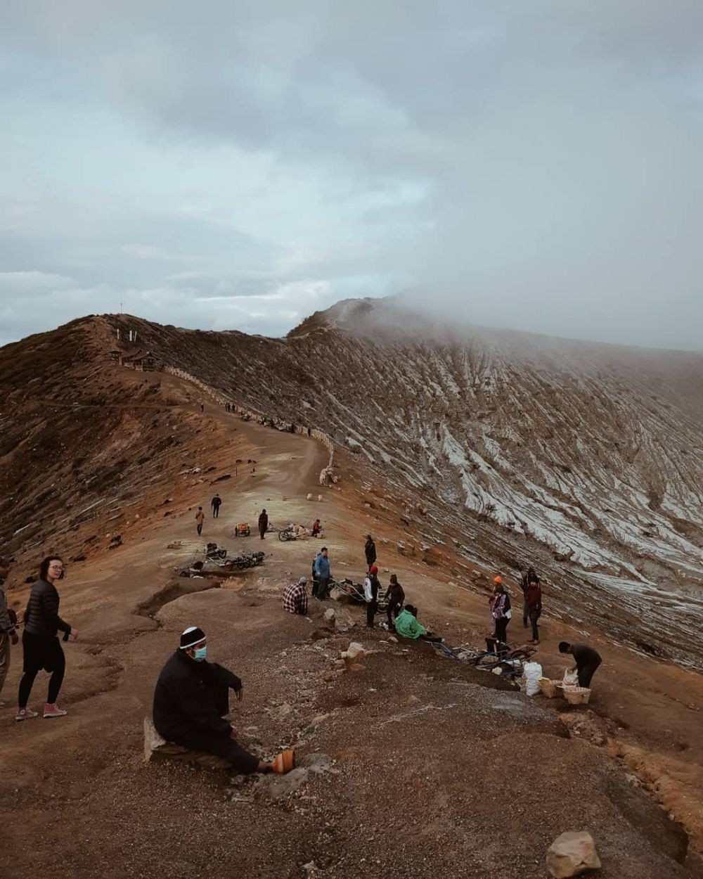 10 Gunung yang Dikenal Paling Horor dan Mistis di Jawa Timur