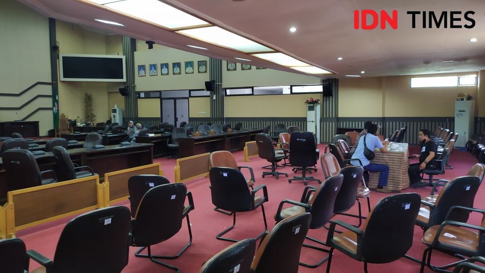 Mahasiswa Mengamuk, Rusak Fasilitas Kantor DPRD Makassar