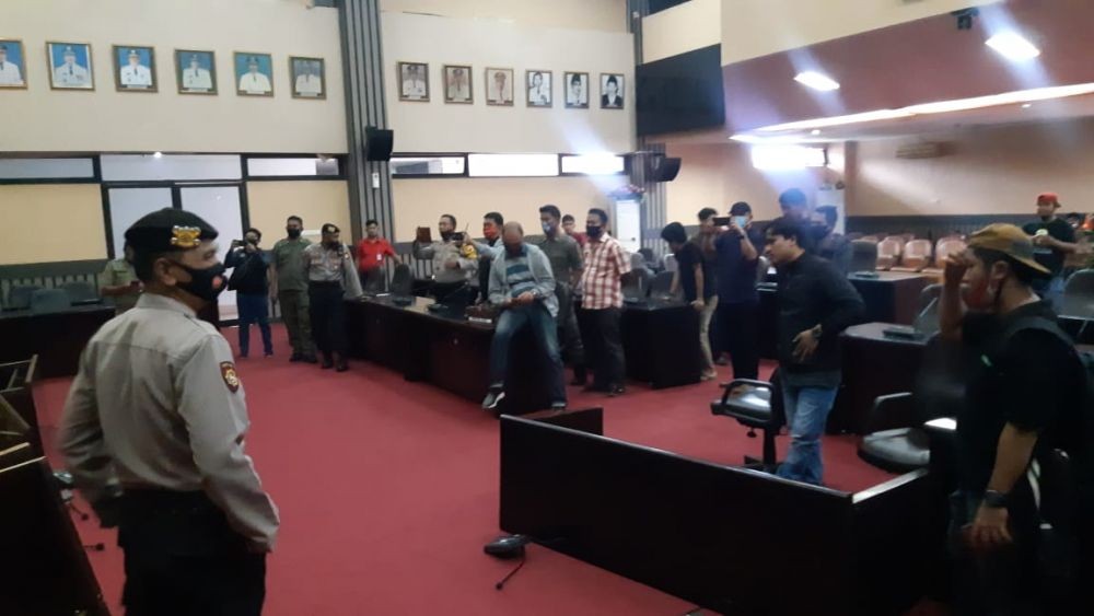 16 Mahasiswa yang Demo Anggaran COVID-19 Makassar Diamankan Polisi