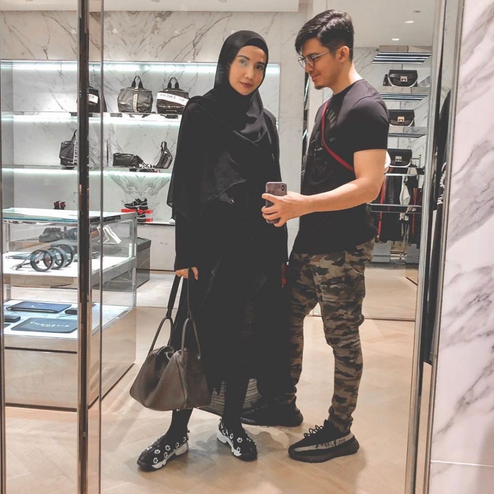 Selalu Kompak! 10 Referensi Gaya Couple Zaskia Sungkar dan Irwansyah