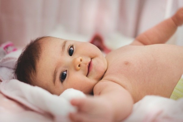 12 Inspirasi Nama Bayi Laki-laki Bermakna Bijaksana, Ada Bahasa Arab!