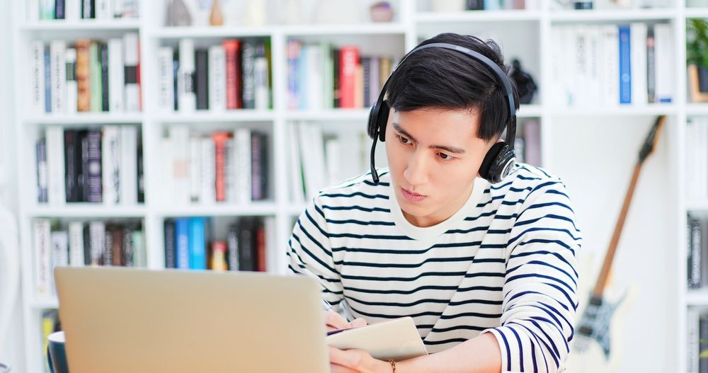 Teman Kuliah Online-mu Sering Lakukan 5 Hal Absurd Ini Gak Sih?