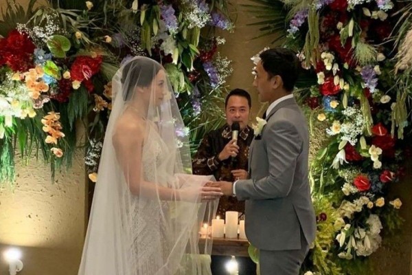 10 Tahun Pacaran, Ini Momen Pernikahan Vicky Monica dan Restu Sinaga