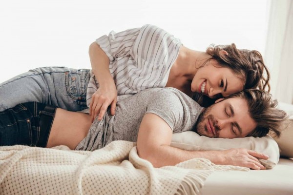 7 Cara Memuaskan Cowok Virgo di Ranjang, Simpel Banget!