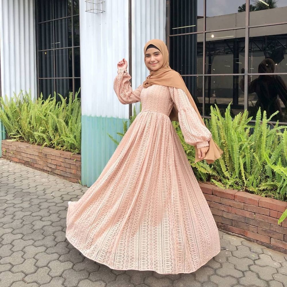 10 Gaya Hijab Stylish Nadya Mustika Dengan Berbagai Model Gamis