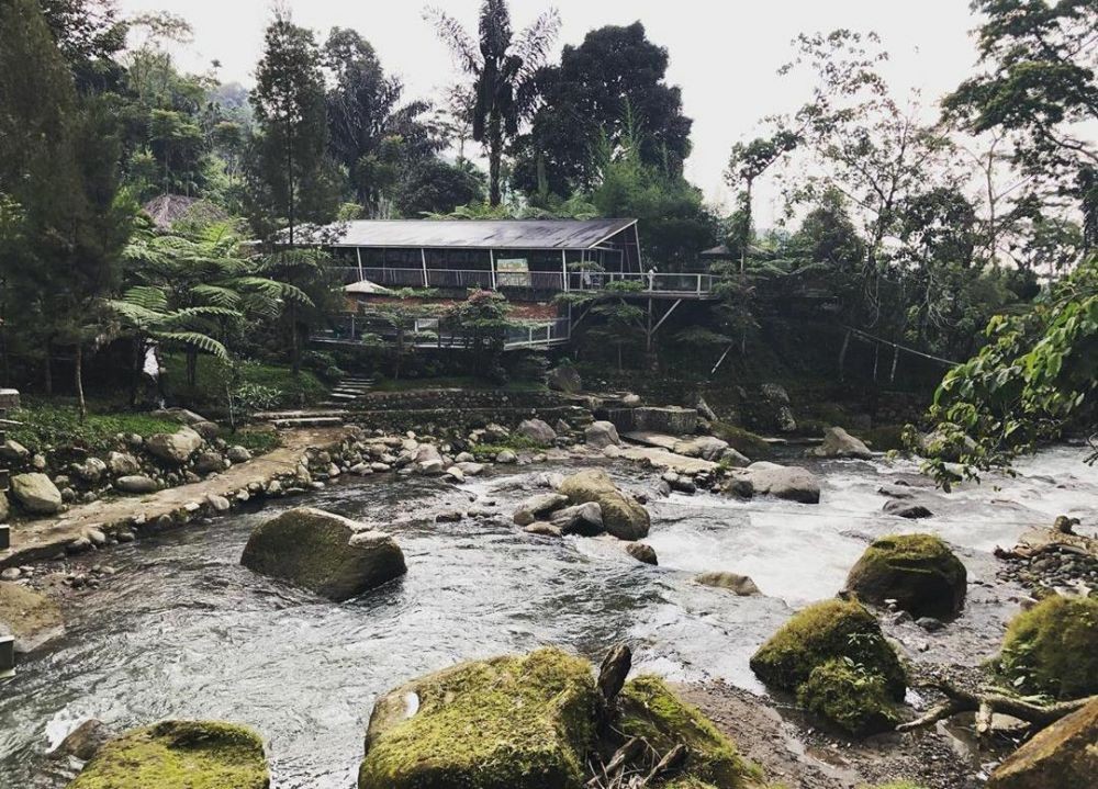 Menginap di Villa Mari Pro Sembahe, Menikmati Jernihnya Sungai