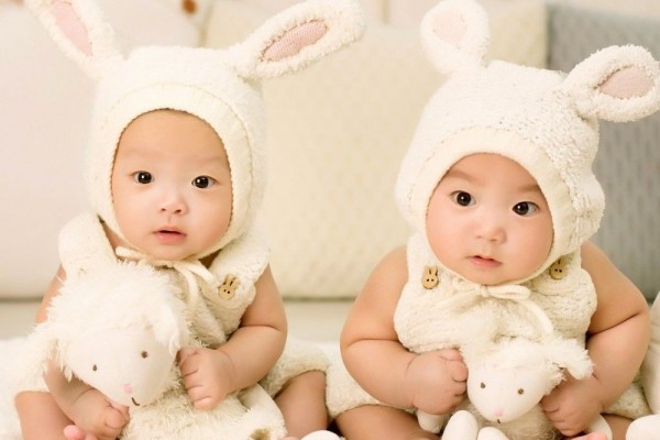 9 Inspirasi Nama Bayi Kembar Laki Laki Berbahasa Jepang Gagah Banget
