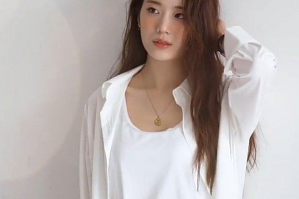 Tampil Lebih Dewasa di Foto Teaser, 10 Ekspresi Serius Gyuri Fromis_9