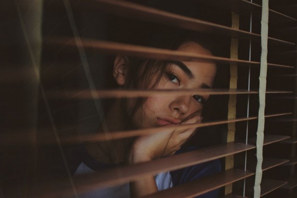 Secret Admirer Sejati Nih, 5 Zodiak yang Jago Sembunyikan Perasaan