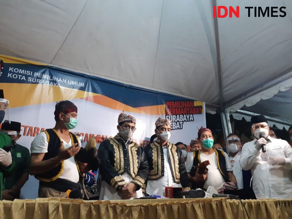 2.000 Relawan Iringi Pendaftaran Machfud-Mujiaman ke KPU Surabaya