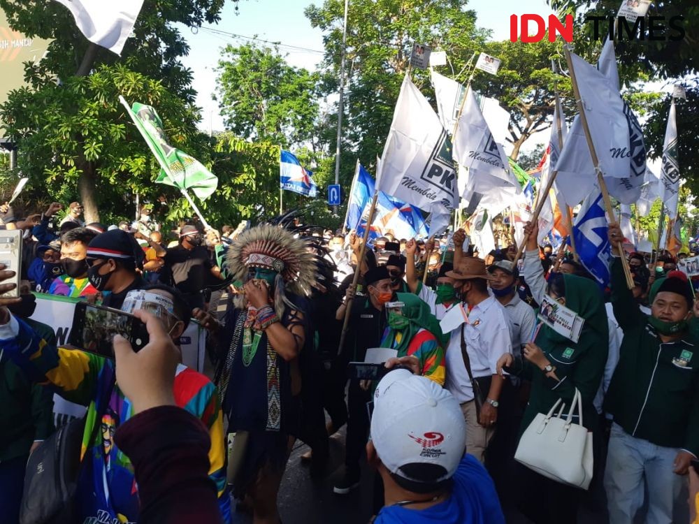 2.000 Relawan Iringi Pendaftaran Machfud-Mujiaman ke KPU Surabaya